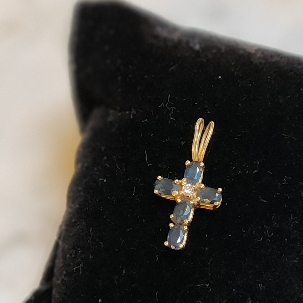 Sapphire Cross Pendant with one accent diamond, 14k gold - Picture 3 of 6
